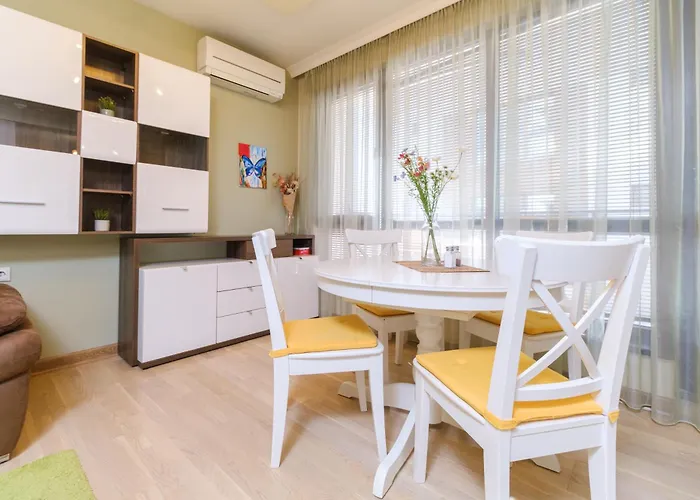 Riverside 2-bedroom شقة