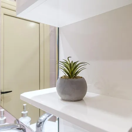 Riverside 2-bedroom Apartment