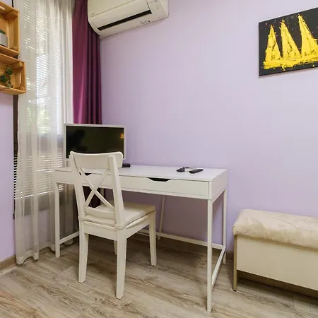 Riverside 2-bedroom Apartment *