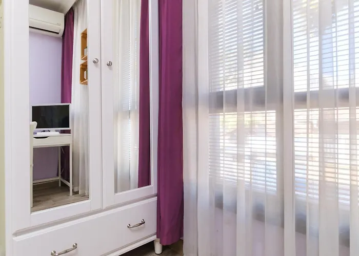 Riverside 2-bedroom Apartment