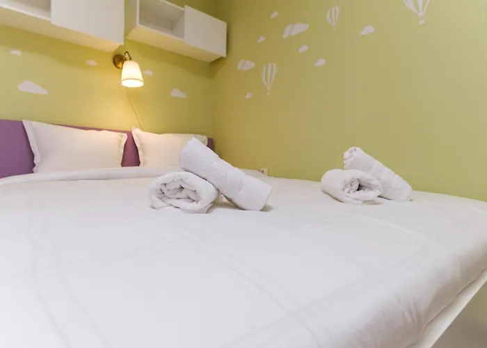 Riverside 2-bedroom Apartment *