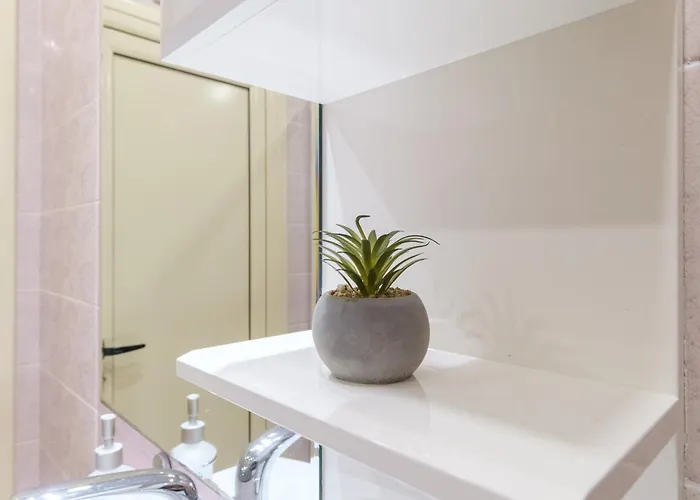 Riverside 2-bedroom Apartment