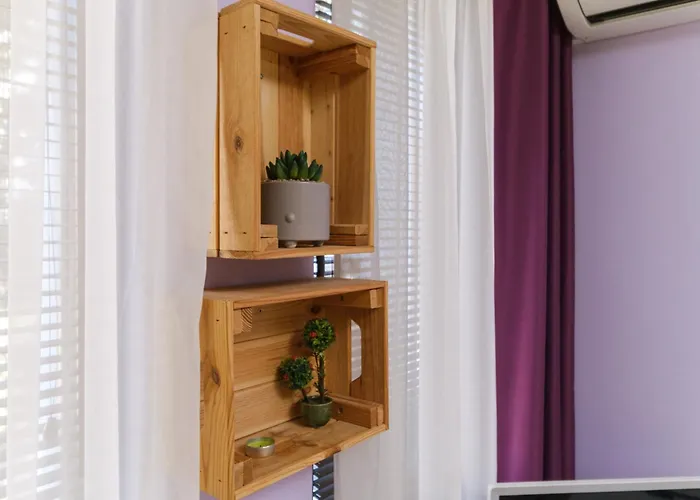 Riverside 2-bedroom Apartment *